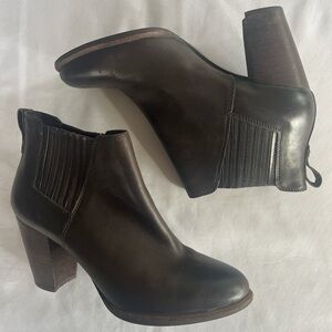UGG Dark Brown Ankle Booties sz 8